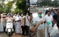 യുവഗ്രാമം പ്രവർത്തകർ തുടർച്ചയായി രണ്ടാം ദിവസവും മാസ്കുകൾ വിതരണം ചെയ്തു