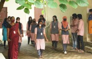 ഏഴു മാസത്തെ ഇടവേളയ്ക്കു ശേഷം കോവിഡ് മാനദണ്ഡങ്ങള്‍ പാലിച്ച് വിദ്യാര്‍ഥികള്‍ സ്‌കൂളിലെത്തി