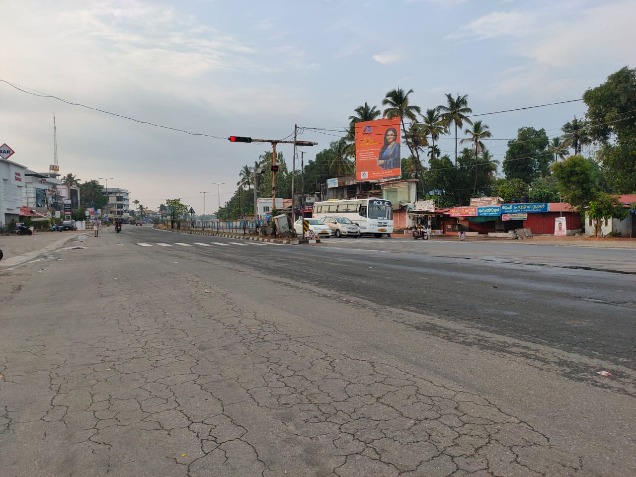 ലോക്ക്ഡൗണിന്റെ  ആദ്യദിനമായ ഇന്ന് കൊരട്ടിയുടെ തെരുവോരങ്ങൾ