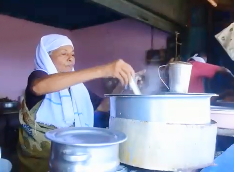 ആടിനെ വിറ്റുകിട്ടിയ തുകയിൽ നിന്ന് ദുരിതാശ്വാസ നിധിയിലേക്ക് സംഭാവന നൽകിയ സുബൈദയാണ് ഇന്നത്തെ താരം