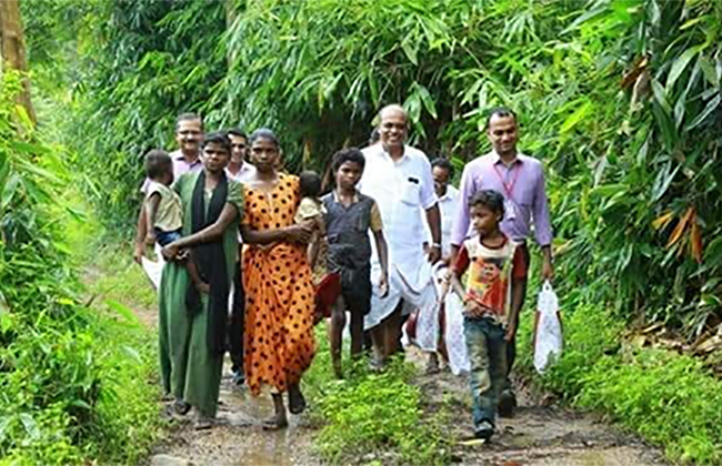 കാടിൻറെ മക്കൾക്ക് നാടിൻറെ കരുതൽ