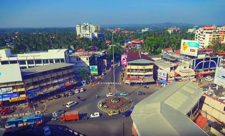 തൃശൂര്‍, മലപ്പുറം, തിരുവനന്തപുരം,  ജില്ലകളില്‍ കര്‍ശന നിയന്ത്രണം ഏര്‍പ്പെടുത്തും: മുഖ്യമന്ത്രി