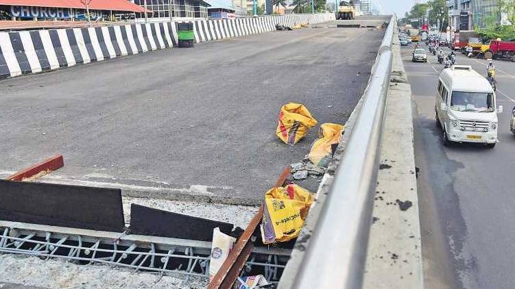 പാലാരിവട്ടം മേൽപ്പാലം പൊളിക്കൽ നടപടി തിങ്കളാഴ്ച തുടങ്ങും